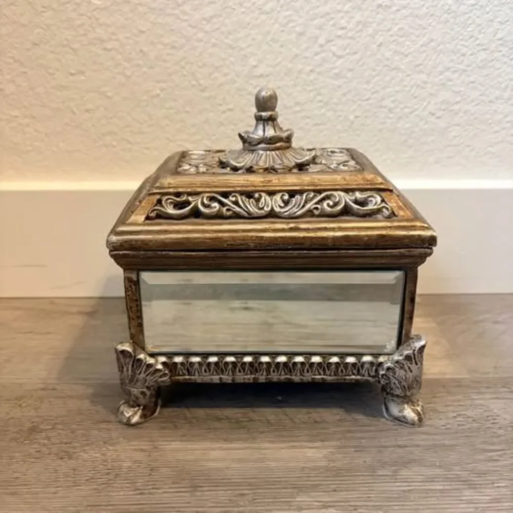 Unbranded beautiful vintage